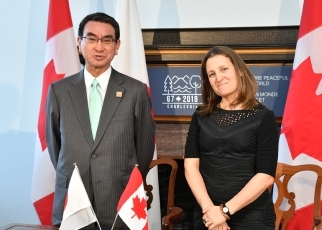 日・カナダ外相署名