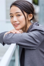 (写真1)やすださき 女優・モデル