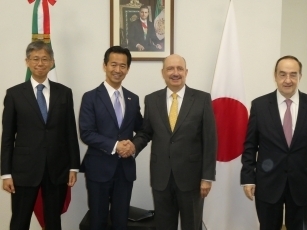 デ・イカサ筆頭外務次官との会談