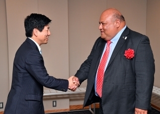 中根外務副大臣によるシカ・トンガ副首相兼社会基盤・観光大臣表敬1