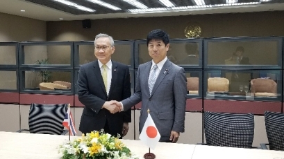 (写真2)ドーン・タイ外相と中根外副大臣