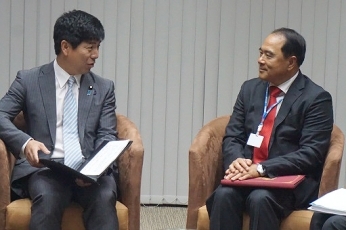 (写真5)リー・トゥイッ・カンボジア上級相との会談の様子