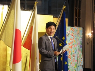 (写真1)中根外務副大臣の挨拶