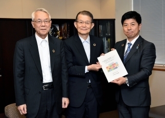岸外務大臣科学技術顧問による国連持続可能な開発目標(SDGs)達成のための科学技術イノベーションとその手段としてのSTIロードマップに関する提言の提出2