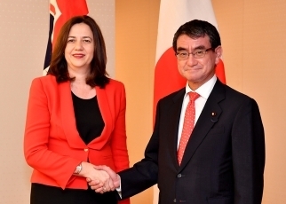 パラシェ・オーストラリア・クイーンズランド州首相兼貿易大臣による河野外務大臣表敬1