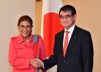 スシ・インドネシア海洋水産大臣による河野外務大臣表敬2