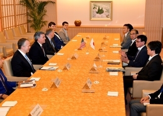 河野外務大臣と米国連邦議会上院議員一行との昼食会3
