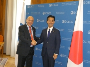 (写真2)グリアOECD事務総長との会談