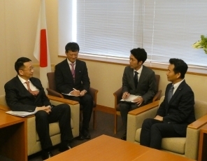 岡本外務大臣政務官とエンフアムガラン・モンゴル国家大会議副議長との会談2