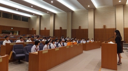 (写真2)和歌山市立西浜中学校の皆さん(国際会議室)