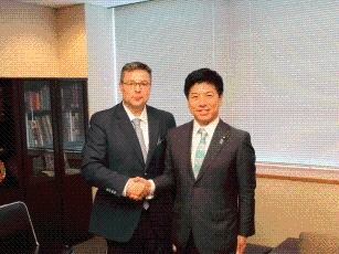 中根外務副大臣とトラパ・チェコ外務副大臣との会談