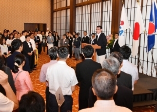 河野外務大臣主催1JICAボランティアとの懇談会の開催