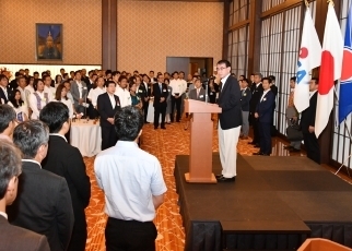 河野外務大臣主催JICAボランティアとの懇談会の開催3