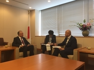 ダラジ駐日チュニジア大使による堀井学外務大臣政務官表敬2