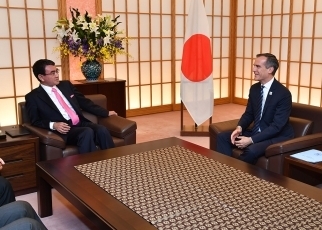 ガルセッティ・ロサンゼルス市長一行による河野外務大臣表敬2