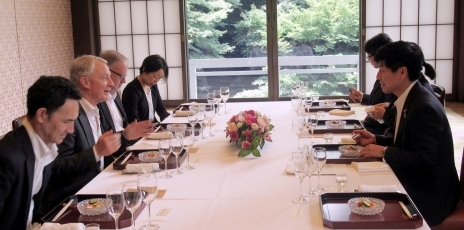 中根外務副大臣とゴフ・オークランド市長との昼食会
