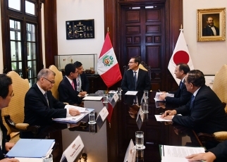 河野外務大臣によるビスカラ・ペルー大統領表敬