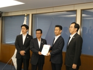 松井大阪府知事及び吉村大阪市長らによる岡本外務大臣政務官訪問