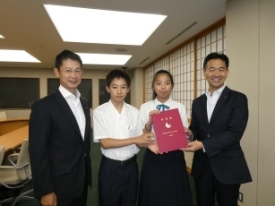 湯﨑広島県知事による岡本外務大臣政務官表敬2