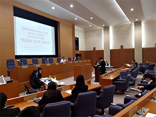 (写真1)外務省と国際法学会の共催で,国際法模擬裁判「2018年アジア・カップ」が開催されました