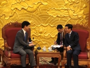 （写真3）トゥオン党中央宣教委員長との会談