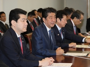 日本企業関係者等との懇談<br>(写真提供:内閣広報室)