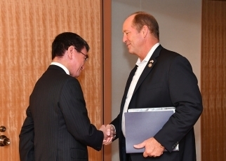 ヨーホー米国連邦議会下院議員一行による河野外務大臣表敬1