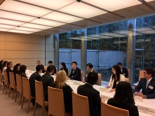 中南米日系人招へいプログラム一行による野上内閣官房副長官表敬2