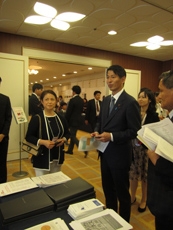(写真1)山田外務大臣政務官