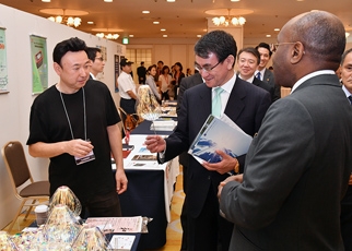 (写真2)河野外務大臣