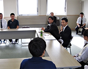 (写真2)高校講座の様子(私立苫小牧中央高等学校)