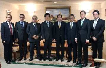 鈴木外務大臣政務官と駐日ASEAN各国大使等との意見交換1
