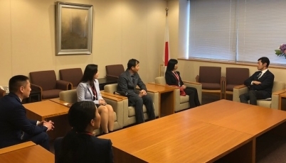 アジア系カナダ人一行による辻外務大臣政務官表敬2