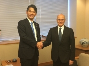 山田外務大臣政務官とユースフィー・アルジェリア産業・鉱業大臣との会談