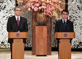 河野外務大臣とアゼベド世界貿易機関事務局長との夕食会