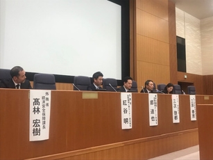 (写真2)国連食糧農業機関(FAO)で活躍する日本人職員と語るキャリア・セミナーの様子