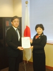 相原康伸日本労働組合総連合会事務局長による阿部外務副大臣表敬