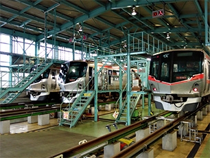 (写真3)車両基地
