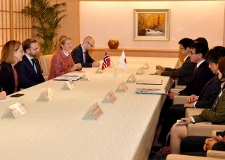 河野外務大臣とアストルップ・ノルウェー国際開発大臣との会談3