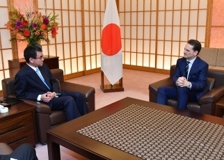 クレヘンビュール国連パレスチナ難民救済事業機関事務局長による河野外務大臣表敬