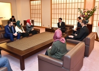 パレスチナICT招へい者5名による河野外務大臣表敬3