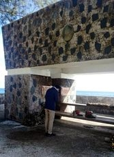 「西太平洋戦没者の碑」への献花