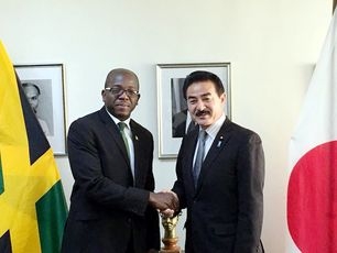 チャールズ外務・貿易省国務大臣との会談1