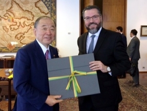 (写真2)アラウージョ新外務大臣との会談
