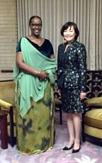 安倍昭恵総理大臣夫人とジャネット・カガメ・ルワンダ大統領夫人との懇談