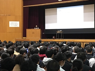 (写真1)長田高等学校(長田高等学校)全体講演の様子