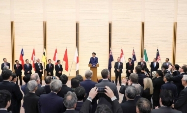 挨拶する安倍総理大臣<br>(写真提供:内閣広報室)