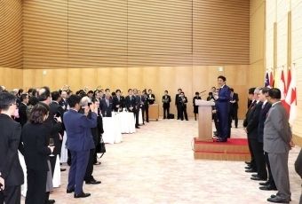 挨拶する安倍総理大臣<br>(写真提供:内閣広報室)
