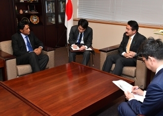 佐藤外務副大臣とボダ・モーリシャス公共インフラ・陸運大臣との会談3