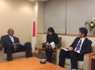 マイガ・マリ外務・国際協力事務次官による山田外務大臣政務官表敬2